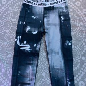 Under Armer Knee Cut Leggings